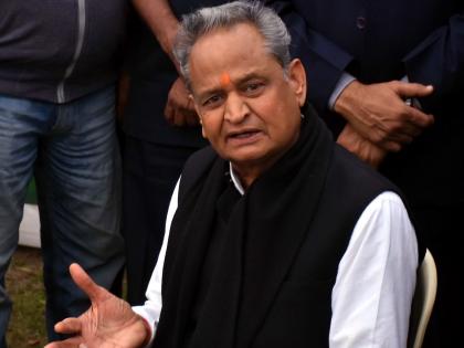 Gehlot throws mike at Barmer dist collector after it malfunctions | Gehlot throws mike at Barmer dist collector after it malfunctions
