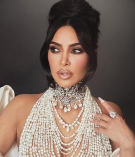 Kim Kardashian confirms some rumours about her: Sleeping with eyes open, blow drying jewellery | Kim Kardashian confirms some rumours about her: Sleeping with eyes open, blow drying jewellery
