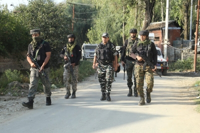 2 JeM terrorists killed in Kashmir encounter | 2 JeM terrorists killed in Kashmir encounter