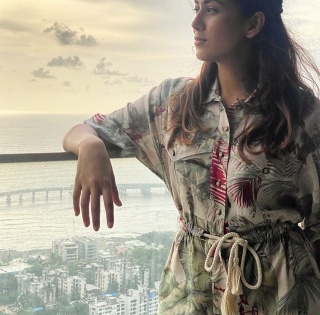 Mira Kapoor dazzles in a sunset picture | Mira Kapoor dazzles in a sunset picture