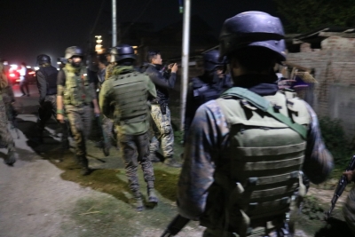Civilian escapes unhurt in terrorist attack in J&K's Shopian | Civilian escapes unhurt in terrorist attack in J&K's Shopian Civilian escapes unhurt in terrorist attack in J&K's Shopian | Civilian escapes unhurt in terrorist attack in J&K's Shopian