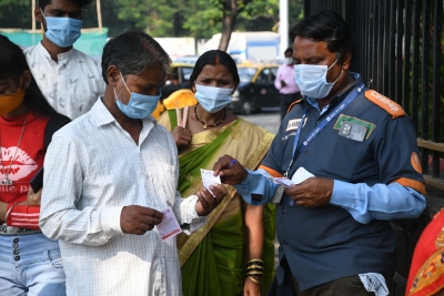Delhi reports 4 new Omicron cases, tally reaches 6 | Delhi reports 4 new Omicron cases, tally reaches 6 Delhi reports 4 new Omicron cases, tally reaches 6 | Delhi reports 4 new Omicron cases, tally reaches 6