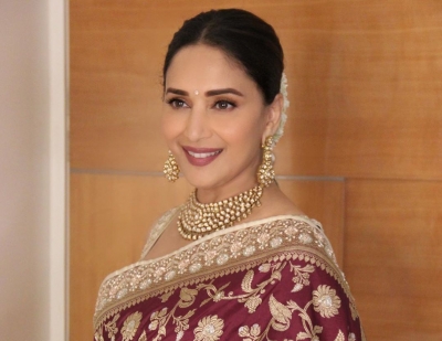 Lockdown diaries: Madhuri spends time with fans in interactive session | Lockdown diaries: Madhuri spends time with fans in interactive session Lockdown diaries: Madhuri spends time with fans in interactive session | Lockdown diaries: Madhuri spends time with fans in interactive session