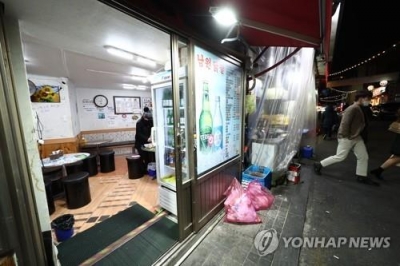 Cafes, restaurants in Seoul defy curfew, stay open till late | Cafes, restaurants in Seoul defy curfew, stay open till late