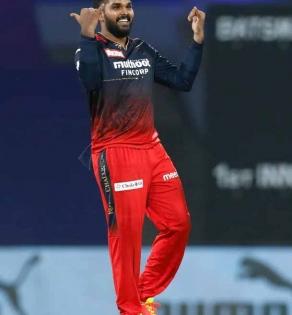 IPL 2022: Wanindu Hasaranga takes four as Kolkata crumble to 128 all out against Bangalore | IPL 2022: Wanindu Hasaranga takes four as Kolkata crumble to 128 all out against Bangalore