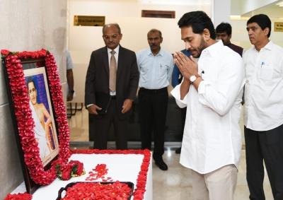 Andhra Pradesh pays rich tributes to Potti Sriramulu | Andhra Pradesh pays rich tributes to Potti Sriramulu