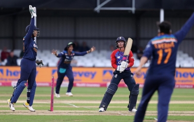 Indian women lose to England in first T20I | Indian women lose to England in first T20I