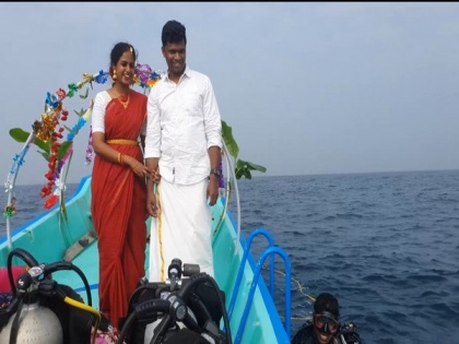 Chennai couple ties knot 60 feet underwater | Chennai couple ties knot 60 feet underwater