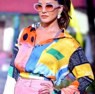 'Splitsvilla X4': Sunny Leone motivates contestant, shares about her trying days | 'Splitsvilla X4': Sunny Leone motivates contestant, shares about her trying days 'Splitsvilla X4': Sunny Leone motivates contestant, shares about her trying days | 'Splitsvilla X4': Sunny Leone motivates contestant, shares about her trying days