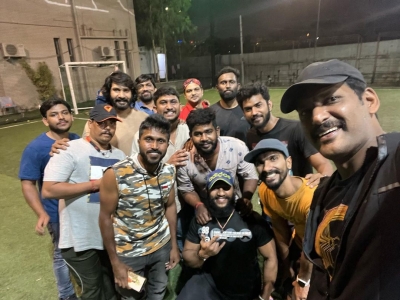 Video of Vishal playing cricket with 'Laththi' unit bowls over netizens | Video of Vishal playing cricket with 'Laththi' unit bowls over netizens
