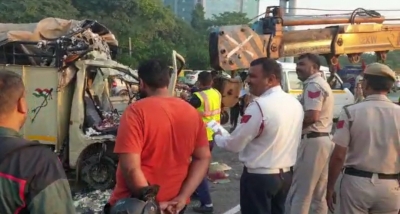 2 killed in tempo-trailer collision on Delhi-Jaipur Expressway | 2 killed in tempo-trailer collision on Delhi-Jaipur Expressway