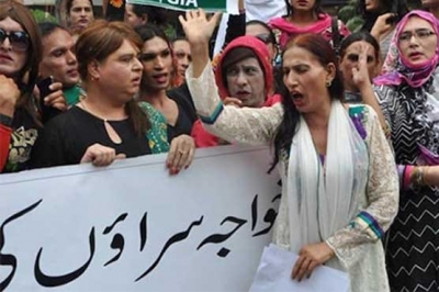 Pakistan: Trangender members accuse police of forced evictions from Peshawar | Pakistan: Trangender members accuse police of forced evictions from Peshawar Pakistan: Trangender members accuse police of forced evictions from Peshawar | Pakistan: Trangender members accuse police of forced evictions from Peshawar