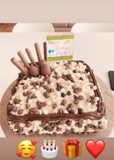 Sanjay Dutt's daughter Iqra baked cake for actor on birthday | Sanjay Dutt's daughter Iqra baked cake for actor on birthday