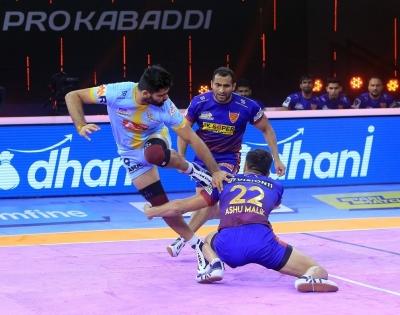 PKL 8: Pardeep Narwal helps U.P Yoddha thrash Dabang Delhi, improve playoff chances | PKL 8: Pardeep Narwal helps U.P Yoddha thrash Dabang Delhi, improve playoff chances