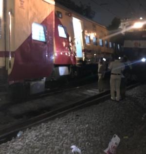 Mumbai: Two trains come on same track, 3 bogies derailed; no casualty | Mumbai: Two trains come on same track, 3 bogies derailed; no casualty Mumbai: Two trains come on same track, 3 bogies derailed; no casualty | Mumbai: Two trains come on same track, 3 bogies derailed; no casualty