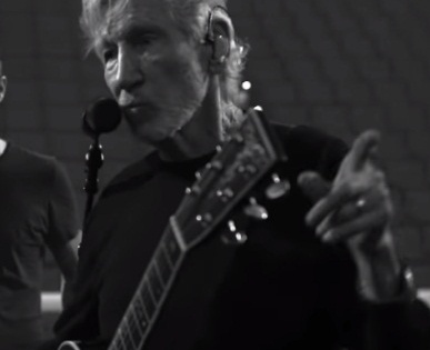 Pink Floyd's Roger Waters dons Nazi-like uniform at Berlin concert | Pink Floyd's Roger Waters dons Nazi-like uniform at Berlin concert
