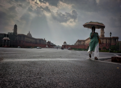 Delhi wakes up to light rain, slight drop in temperature | Delhi wakes up to light rain, slight drop in temperature
