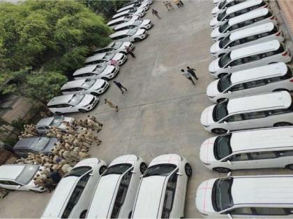Telangana: Opposition strongly condemns KCR govt's purchasing of luxury vehicles for IAS officers amid COVID crisis | Telangana: Opposition strongly condemns KCR govt's purchasing of luxury vehicles for IAS officers amid COVID crisis