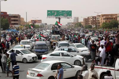 Sudanese police fire tear gas to disperse protesters | Sudanese police fire tear gas to disperse protesters