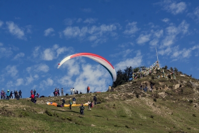 Himachal to have paragliding centre in Bir-Billing | Himachal to have paragliding centre in Bir-Billing