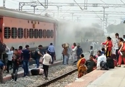 Smoke on Duronto Express in Andhra triggers panic | Smoke on Duronto Express in Andhra triggers panic