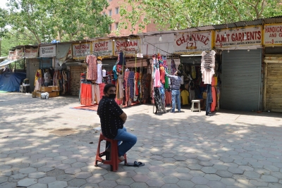 3 weeks after reopening, shopkeepers in Delhi malls await customers | 3 weeks after reopening, shopkeepers in Delhi malls await customers
