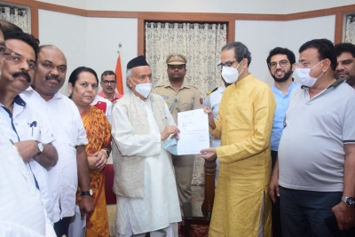 CM Thackeray submits resignation to Governor | CM Thackeray submits resignation to Governor