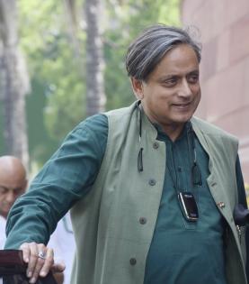 Tharoor takes dig at Kejriwal's sitting posture, BJP's reaction | Tharoor takes dig at Kejriwal's sitting posture, BJP's reaction