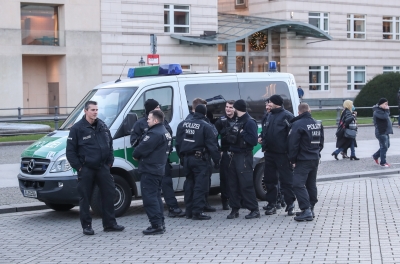 300 arrested in German 'anti-coronavirus' protests | 300 arrested in German 'anti-coronavirus' protests