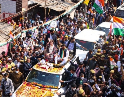Battle for UP: Priyanka holds roadshow in Lucknow | Battle for UP: Priyanka holds roadshow in Lucknow