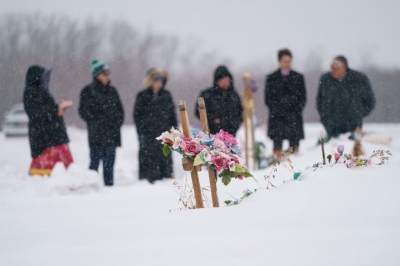 Trudeau visits indigenous community rocked by mass stabbings | Trudeau visits indigenous community rocked by mass stabbings