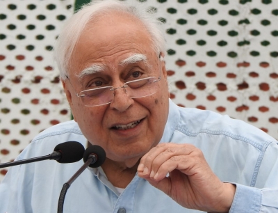 Defectors should be banned from becoming ministers: Kapil Sibal | Defectors should be banned from becoming ministers: Kapil Sibal