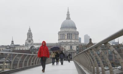 Over 100 schools closed, travel chaos expected due to severe cold in UK | Over 100 schools closed, travel chaos expected due to severe cold in UK