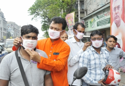 Bengal BJP workers distribute Modi-named masks to fight corona | Bengal BJP workers distribute Modi-named masks to fight corona Bengal BJP workers distribute Modi-named masks to fight corona | Bengal BJP workers distribute Modi-named masks to fight corona