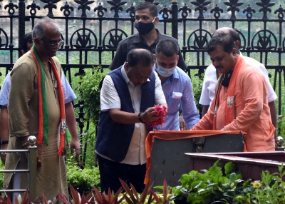 BJP livid as Sena men 'purify' Thackeray Memorial post-Rane visit | BJP livid as Sena men 'purify' Thackeray Memorial post-Rane visit