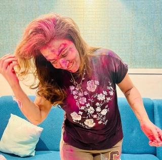 Here's why Holi is special to Rajinikanth's family | Here's why Holi is special to Rajinikanth's family Here's why Holi is special to Rajinikanth's family | Here's why Holi is special to Rajinikanth's family