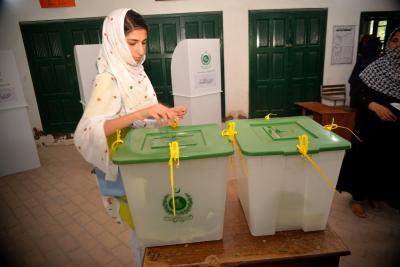 9 districts in Pak account for over 3mn voter gender gap | 9 districts in Pak account for over 3mn voter gender gap