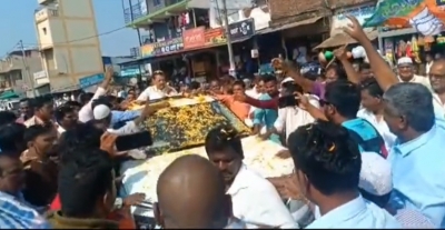 Lokayukta trap case: Accused BJP MLA surfaces after getting bail, given hero's welcome | Lokayukta trap case: Accused BJP MLA surfaces after getting bail, given hero's welcome