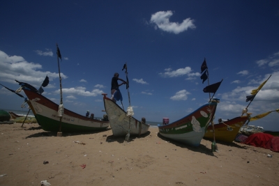 Four TN fishermen arrested by Sri Lankan Navy | Four TN fishermen arrested by Sri Lankan Navy