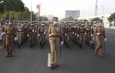 Strict vigil by TN police at check posts bordering Kerala | Strict vigil by TN police at check posts bordering Kerala