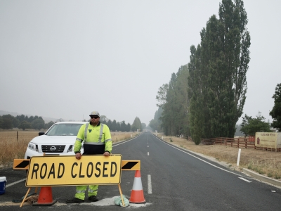 High risk bushfire warning issued for Tasmania on Australian west coast | High risk bushfire warning issued for Tasmania on Australian west coast High risk bushfire warning issued for Tasmania on Australian west coast | High risk bushfire warning issued for Tasmania on Australian west coast