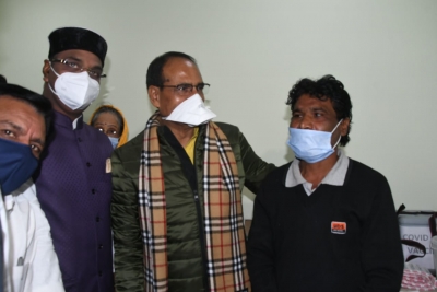 MP: Bhopal hospital ward boy receives first Covid vax shot | MP: Bhopal hospital ward boy receives first Covid vax shot