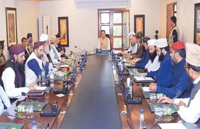 Imran Khan reaches out to Barelvi school Islamic scholars to quell radical protests in Pakistan | Imran Khan reaches out to Barelvi school Islamic scholars to quell radical protests in Pakistan