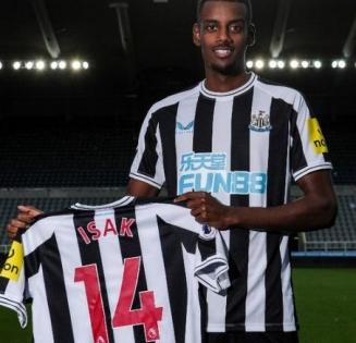 ‘We control Isak’s future to an extent’: Howe confirms no formal offers made for Swedish striker | ‘We control Isak’s future to an extent’: Howe confirms no formal offers made for Swedish striker ‘We control Isak’s future to an extent’: Howe confirms no formal offers made for Swedish striker | ‘We control Isak’s future to an extent’: Howe confirms no formal offers made for Swedish striker