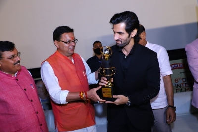 Aditya Seal receives most promising actor award at Dehradun film fest | Aditya Seal receives most promising actor award at Dehradun film fest
