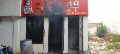 2 including a woman die in fire incident at Delhi's Dwarka hotel | 2 including a woman die in fire incident at Delhi's Dwarka hotel