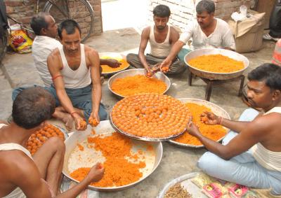 8 lakh laddoos from Kashi Vishwanath, Mahakal temples to be distributed on Jan 22 | 8 lakh laddoos from Kashi Vishwanath, Mahakal temples to be distributed on Jan 22 8 lakh laddoos from Kashi Vishwanath, Mahakal temples to be distributed on Jan 22 | 8 lakh laddoos from Kashi Vishwanath, Mahakal temples to be distributed on Jan 22