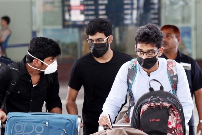 Govt advises Indian students in US univs to stay back | Govt advises Indian students in US univs to stay back Govt advises Indian students in US univs to stay back | Govt advises Indian students in US univs to stay back