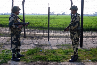 BSF recovers weapons near India-Pak border in Jammu | BSF recovers weapons near India-Pak border in Jammu