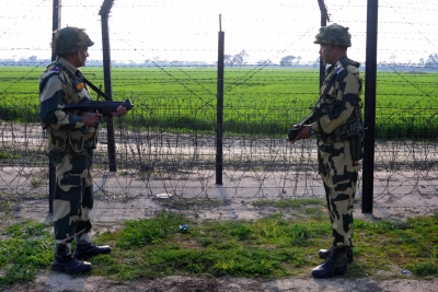 Infiltration bid foiled in J&K's Uri sector | Infiltration bid foiled in J&K's Uri sector Infiltration bid foiled in J&K's Uri sector | Infiltration bid foiled in J&K's Uri sector